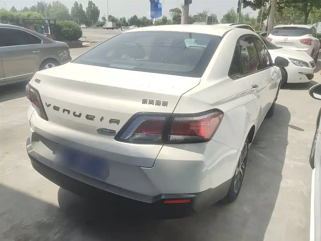 Venucia D60 100 K Glory 1.6 L XL CVT Star Cool CN-VI