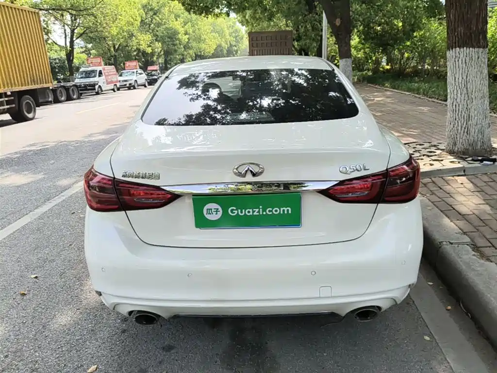 Infiniti Q50 L 2.0 T Comfort
