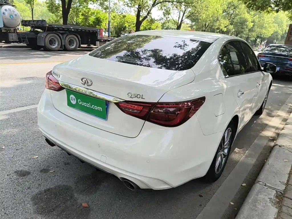 Infiniti Q50 L 2.0 T Comfort