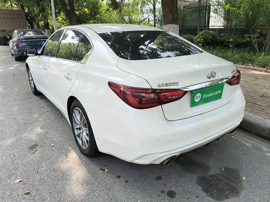 Infiniti Q50 L 2.0 T Comfort