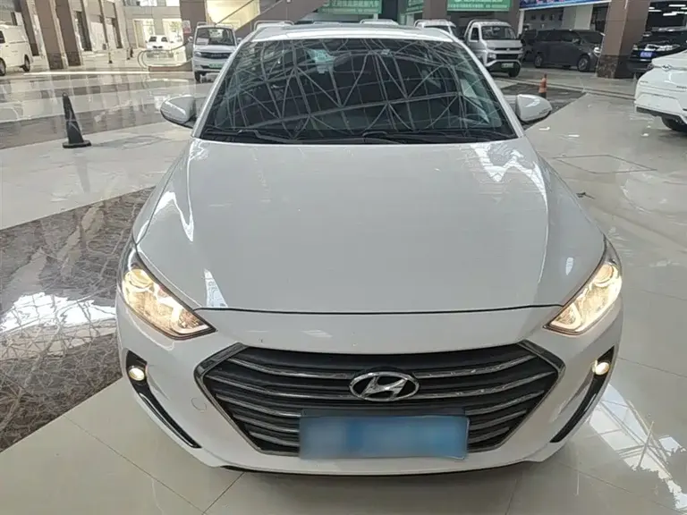 Hyundai Elantra 1.4 T DCT Dynamic Shine · Active