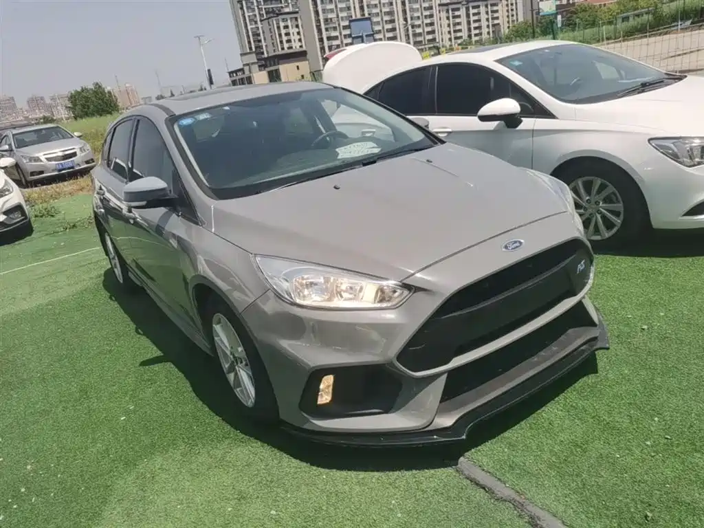 Focus Hatchback Classic 1.6 L Auto Style Smart Travel