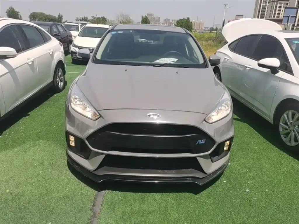 Focus Hatchback Classic 1.6 L Auto Style Smart Travel