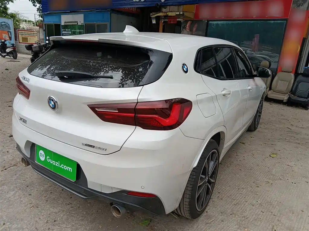 BMW X2 sDrive25 i Premium M Sport Package