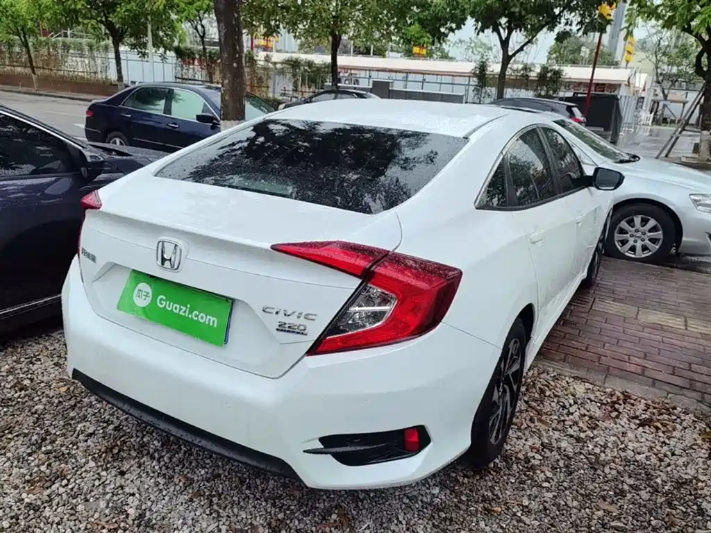 Civic 220 TURBO CVT Luxury