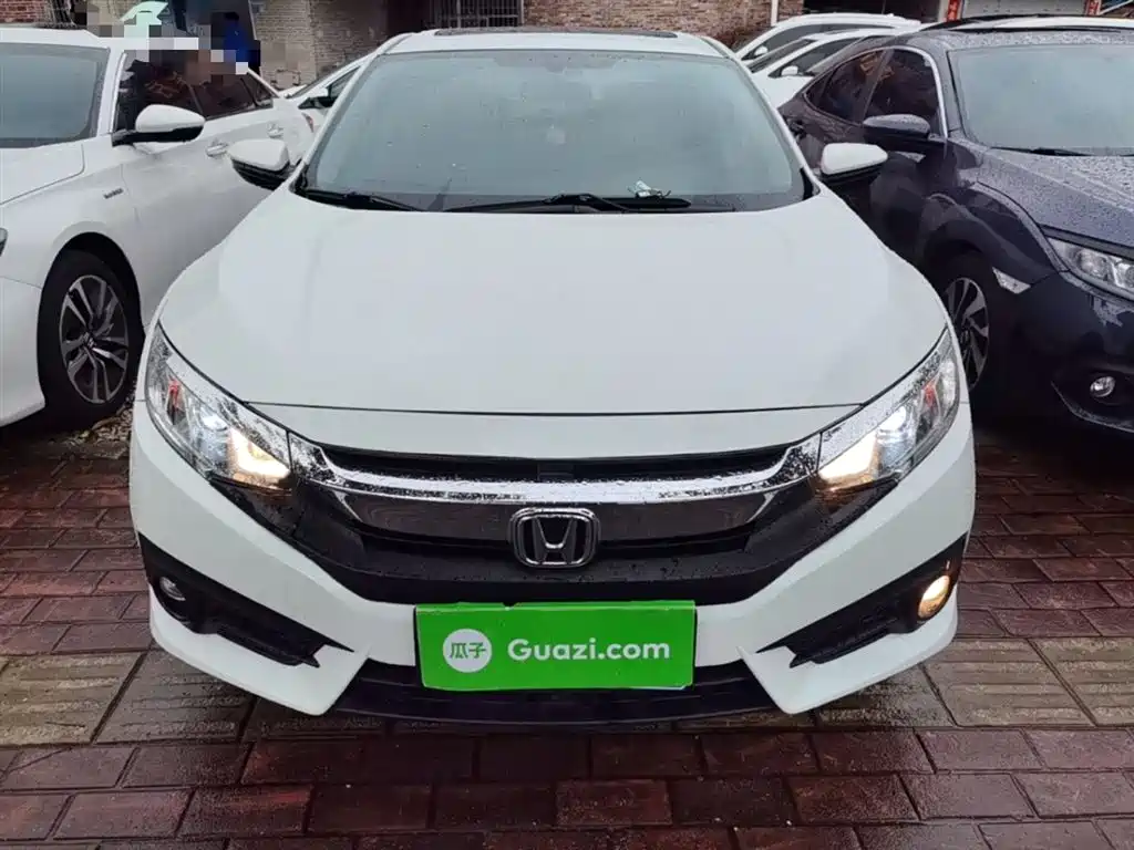 Civic 220 TURBO CVT Luxury