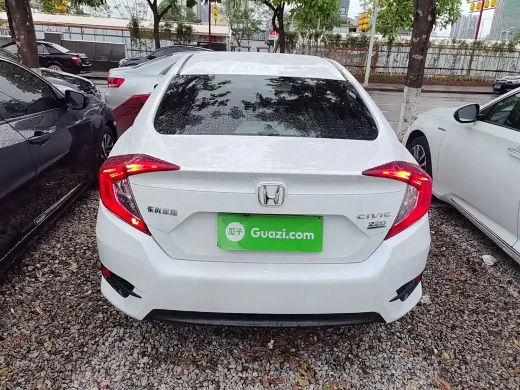 Civic 220 TURBO CVT Luxury
