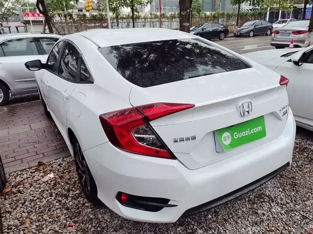 Civic 220 TURBO CVT Luxury