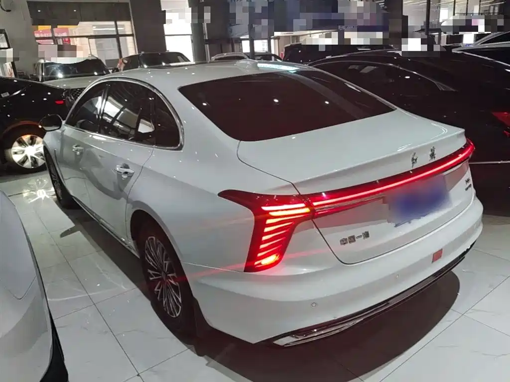 Hongqi H5 2.0 T Auto Connected Flagship Enjoyment