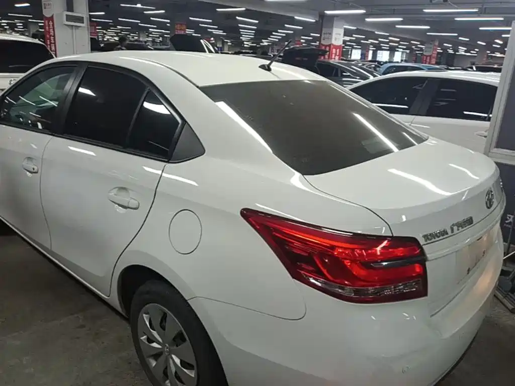 YARiS L Zhixiang 1.5 L CVT Leading