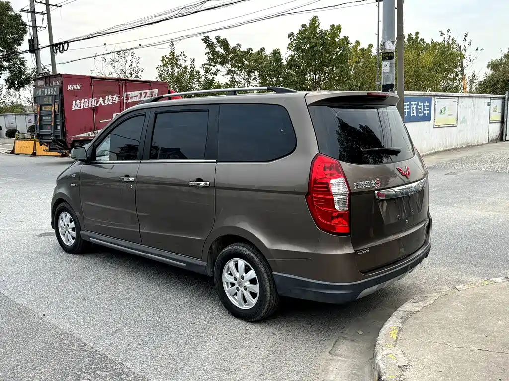 Wuling Hongguang 1.5 L S Comfort