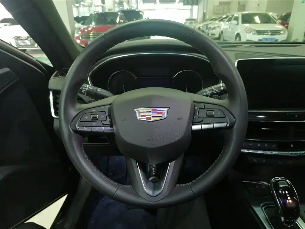 Cadillac CT5 28 T Luxury (Standard)