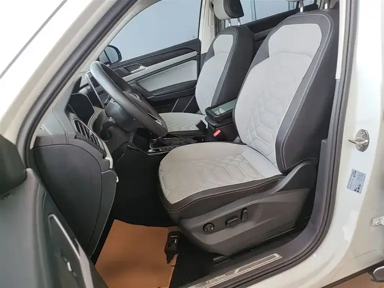 Volkswagen Tayron 330 TSI 2 WD Luxury Plus Advanced