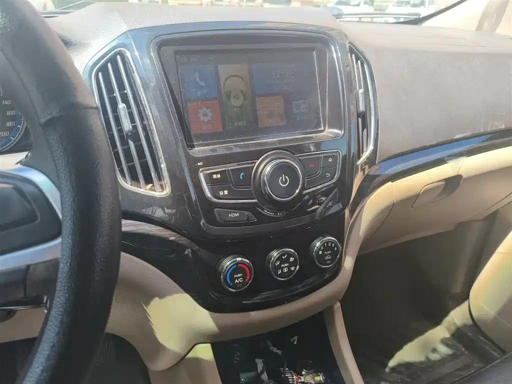 Baojun 730 1.5 L Manual Comfort 7-seat