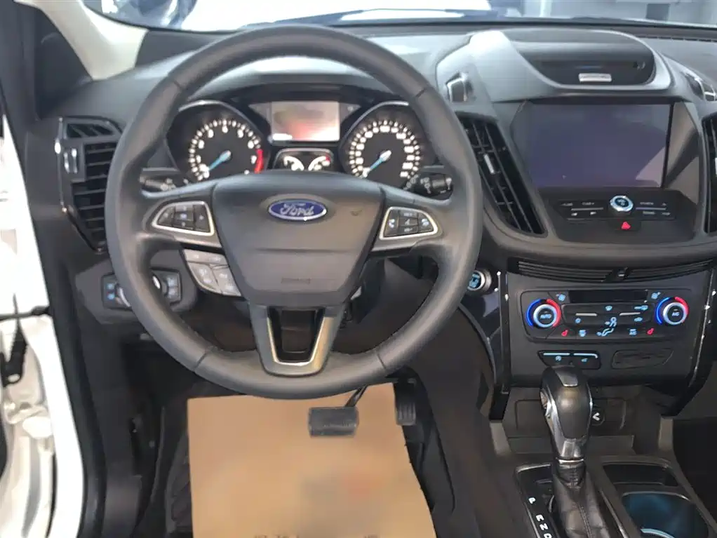 Kuga EcoBoost 180 2 WD Grand Wing