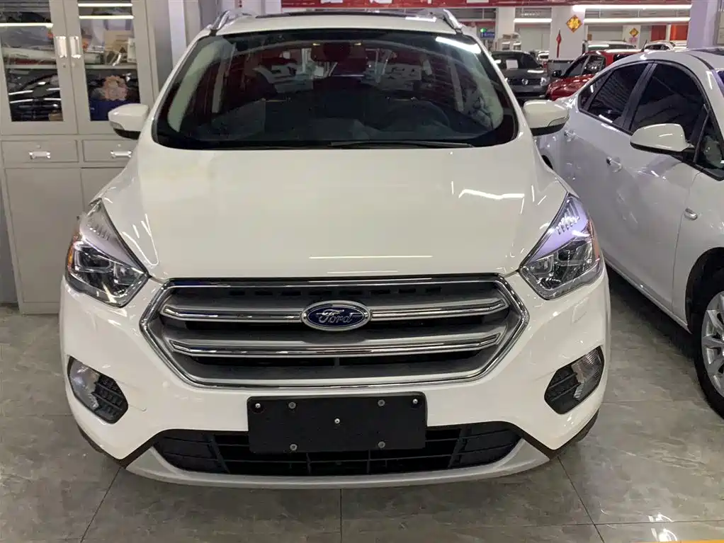 Kuga EcoBoost 180 2 WD Grand Wing