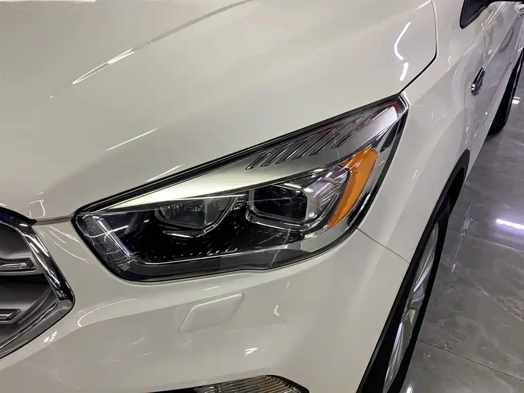 Kuga EcoBoost 180 2 WD Grand Wing