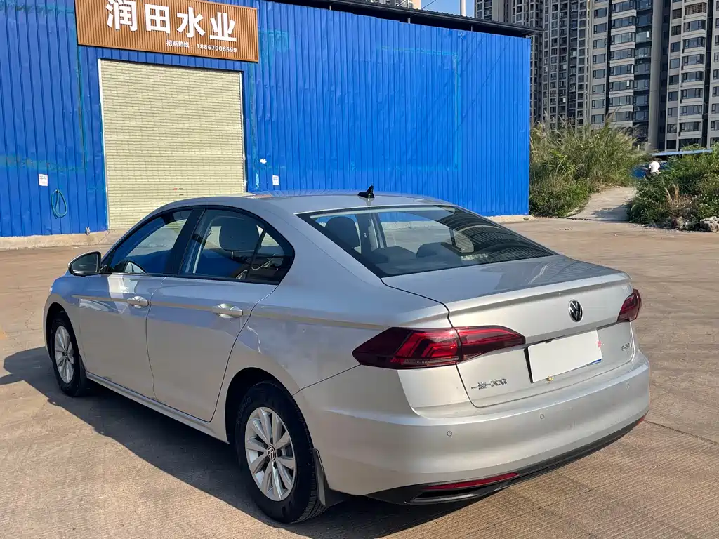 Bora 1.5 L Auto Fashion Connected