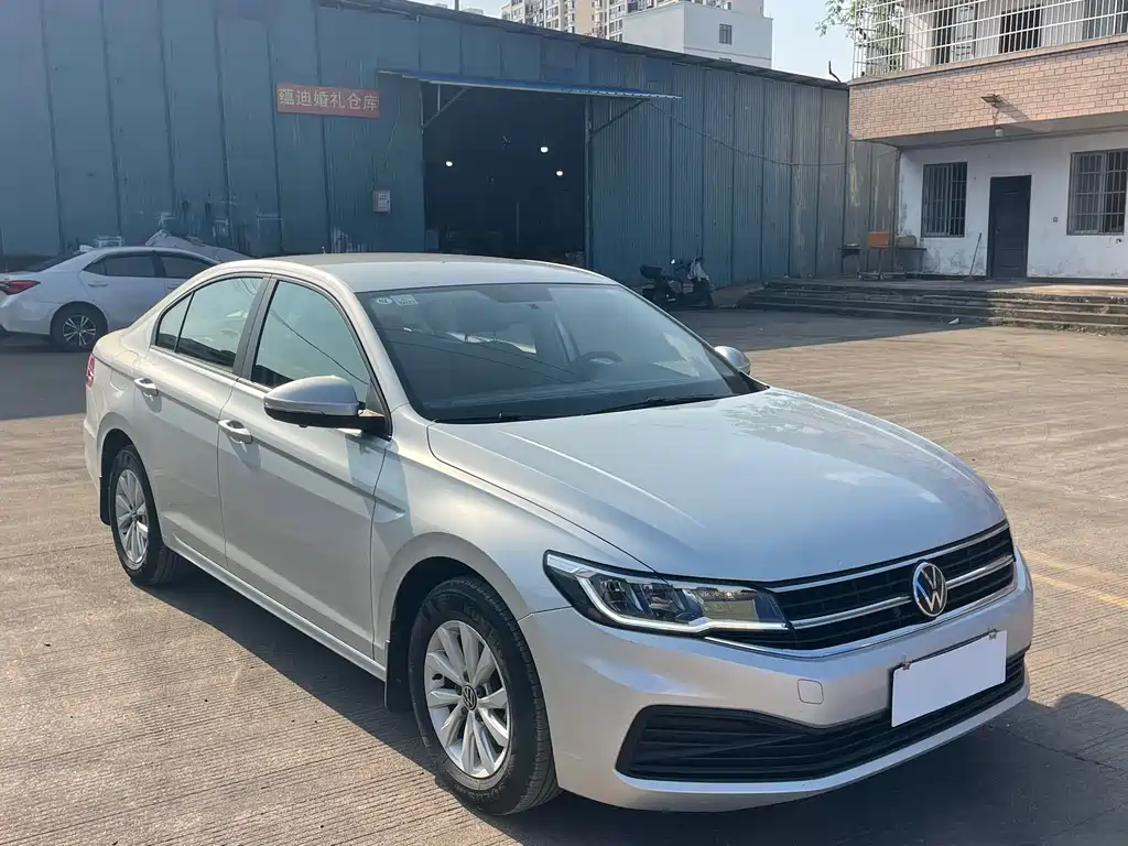 Bora 1.5 L Auto Fashion Connected