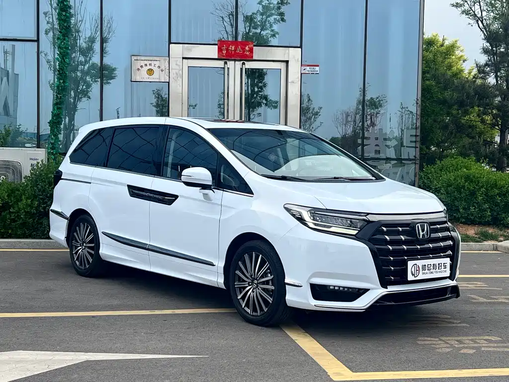 Elysion 2.0 L e:HEV Luxury