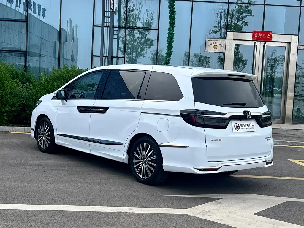 Elysion 2.0 L e:HEV Luxury