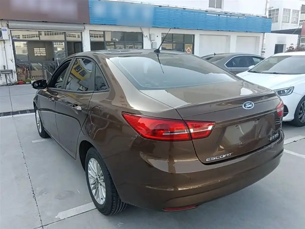 Escort 1.5 L Auto Comfort
