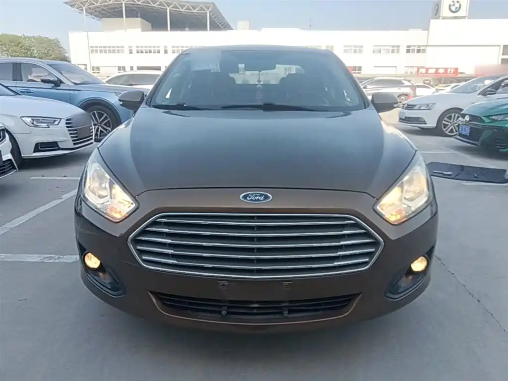 Escort 1.5 L Auto Comfort