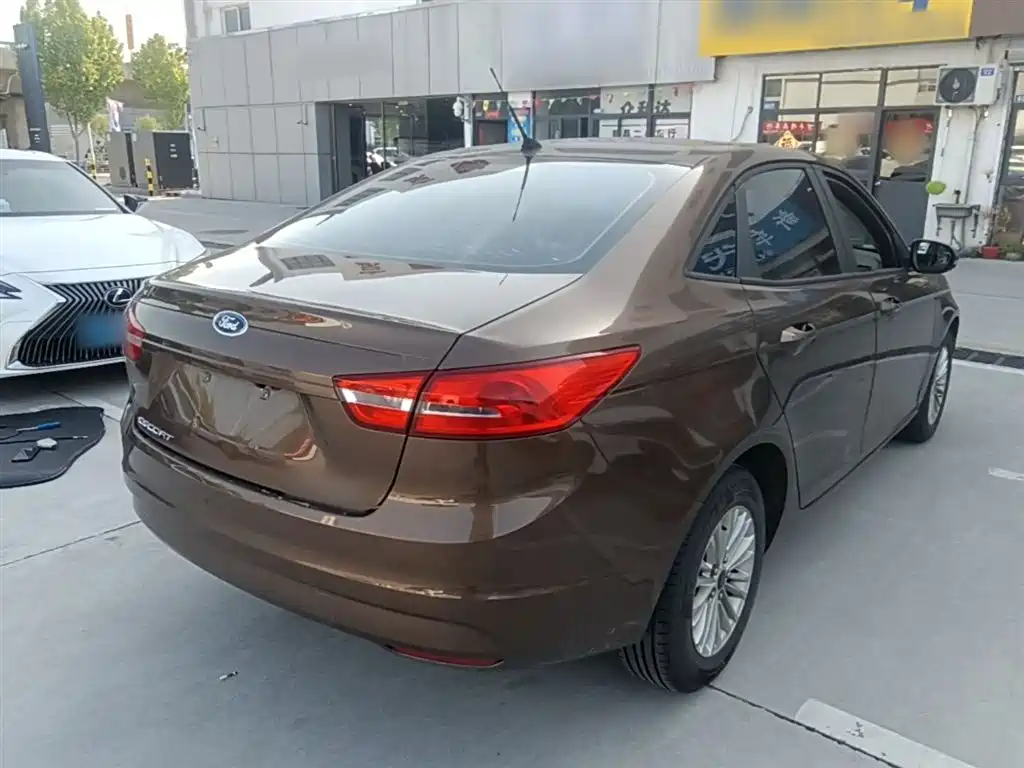 Escort 1.5 L Auto Comfort
