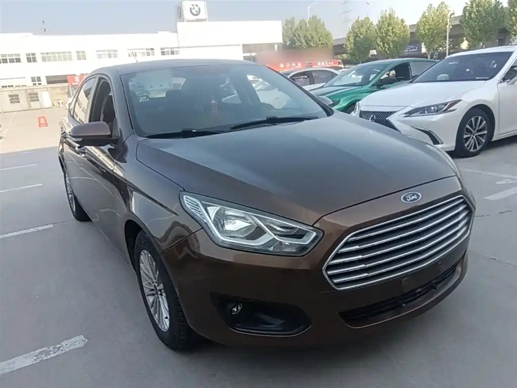 Escort 1.5 L Auto Comfort