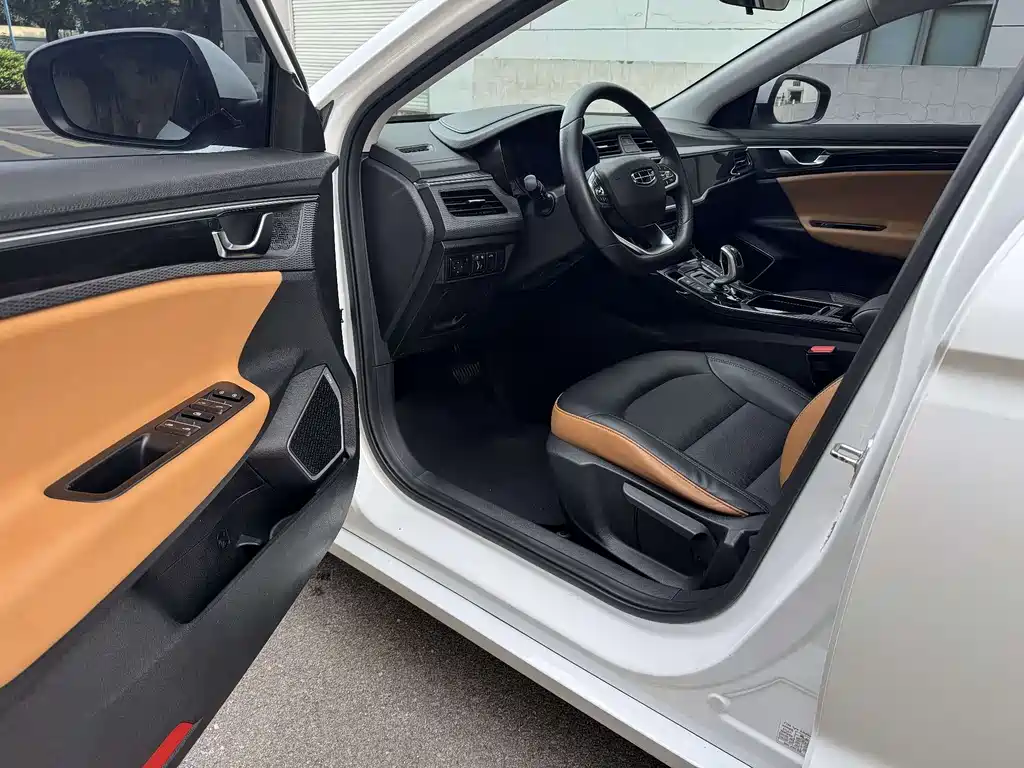 Emgrand GL 1.5 T DCT Luxury