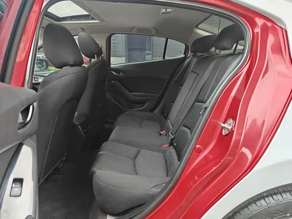 Mazda 3 Axela Sedan 1.5 L Auto Luxury CN-V