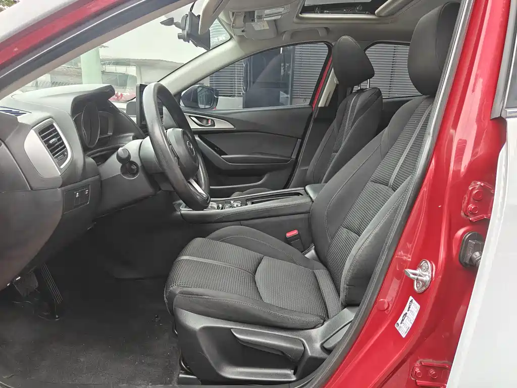 Mazda 3 Axela Sedan 1.5 L Auto Luxury CN-V
