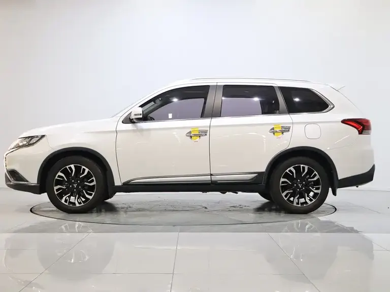 Mitsubishi Outlander 2.4 L 4 WD Enjoyment 5-seat CN-VI