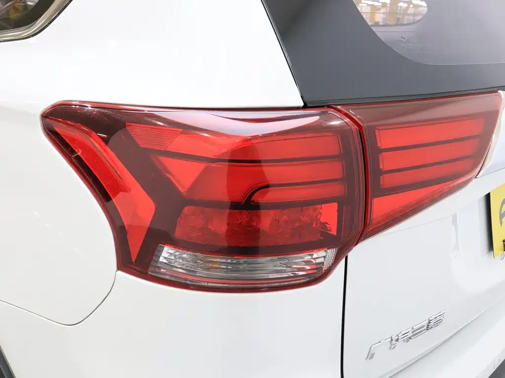 Outlander 2.4 L 4 WD Enjoyment 5-seat CN-VI