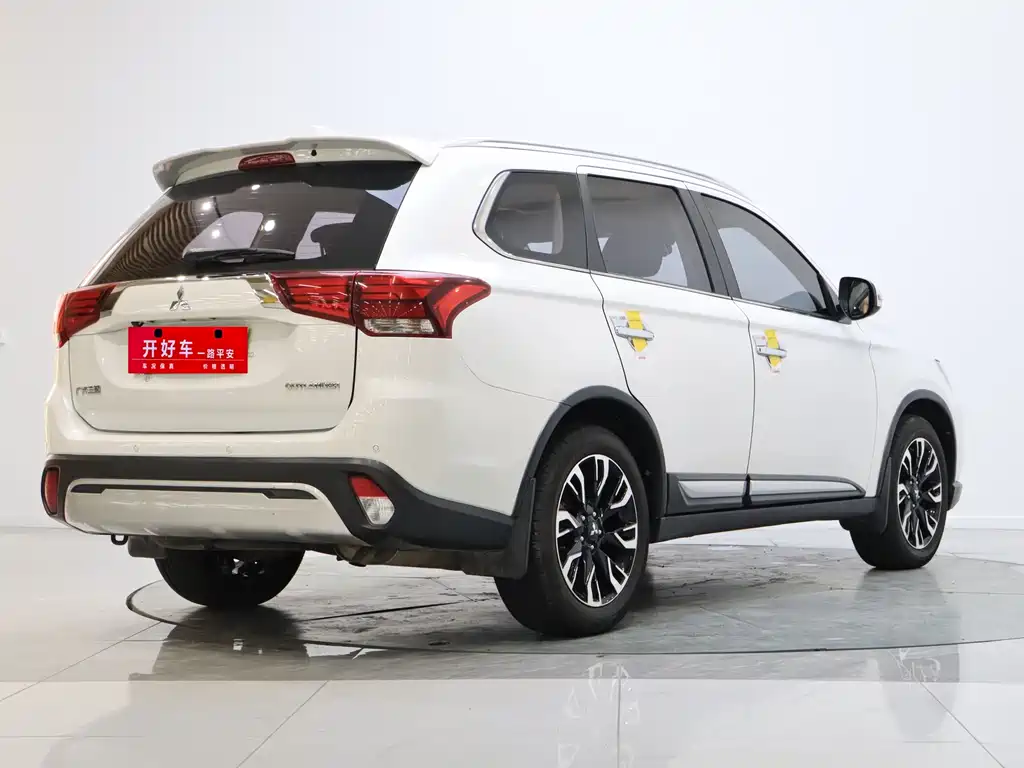 Outlander 2.4 L 4 WD Enjoyment 5-seat CN-VI