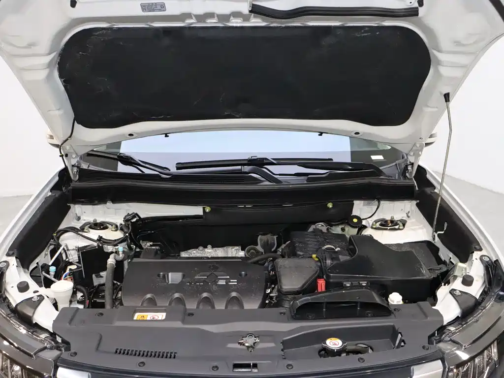 Outlander 2.4 L 4 WD Enjoyment 5-seat CN-VI
