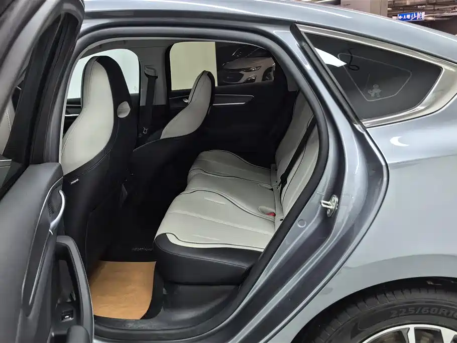 Destroyer 05 Glory DM-i 55 KM Luxury