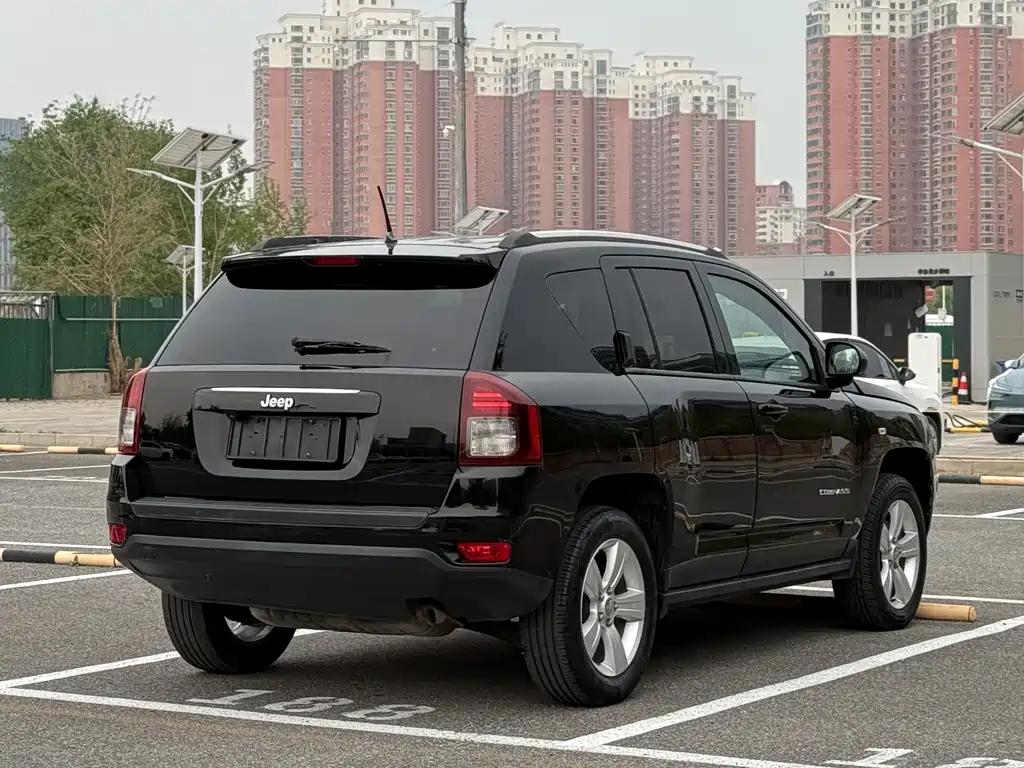 Compass (Import) 2.4 L 4 WD Sport