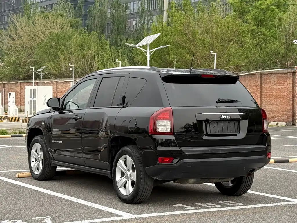 Compass (Import) 2.4 L 4 WD Sport