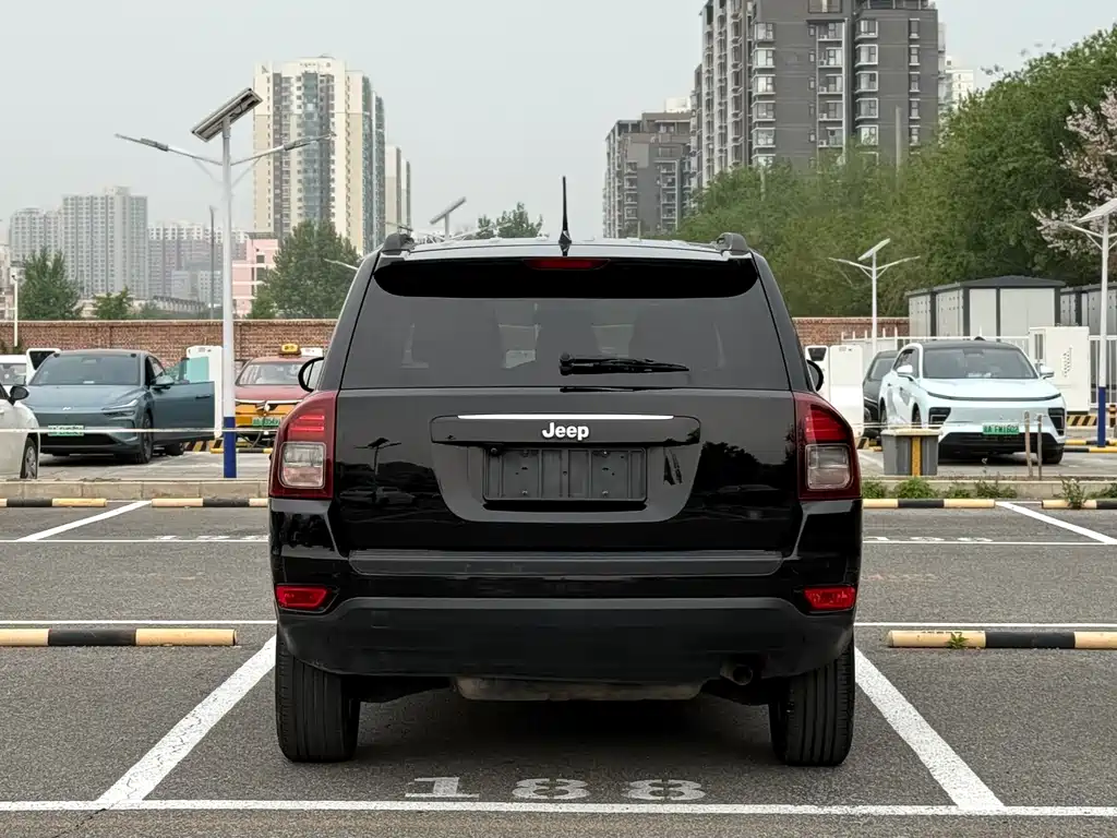 Compass (Import) 2.4 L 4 WD Sport