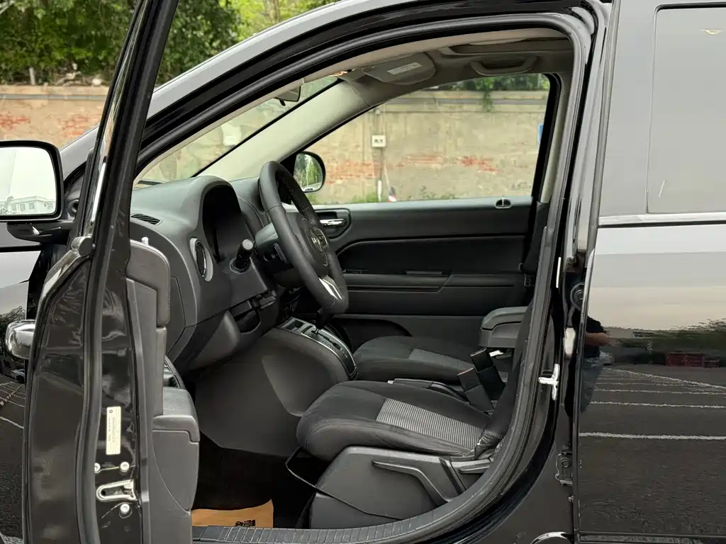 Compass (Import) 2.4 L 4 WD Sport