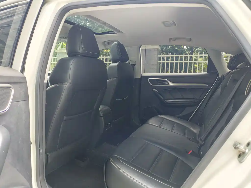 MG6 20 T Auto Luxury Connected CN-V