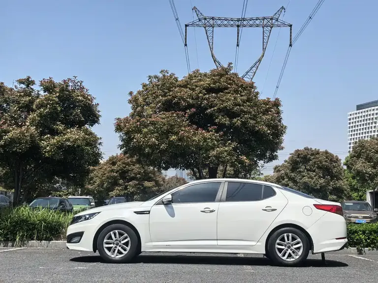 Kia K5 2.0 L Auto GL