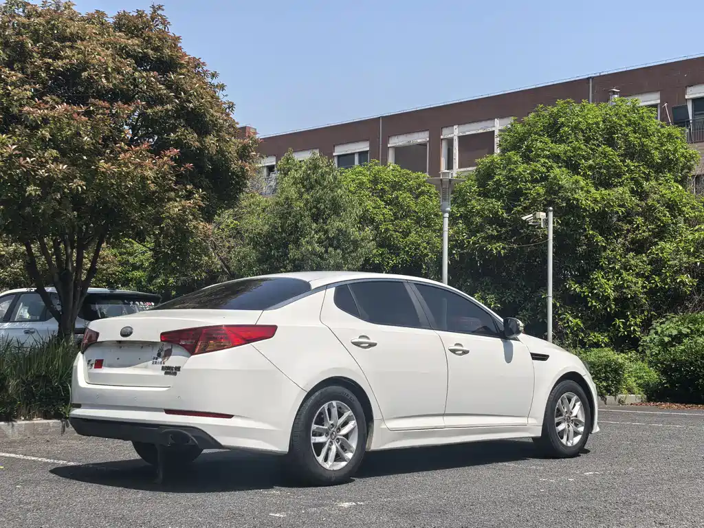 Kia K5 2.0 L Auto GL