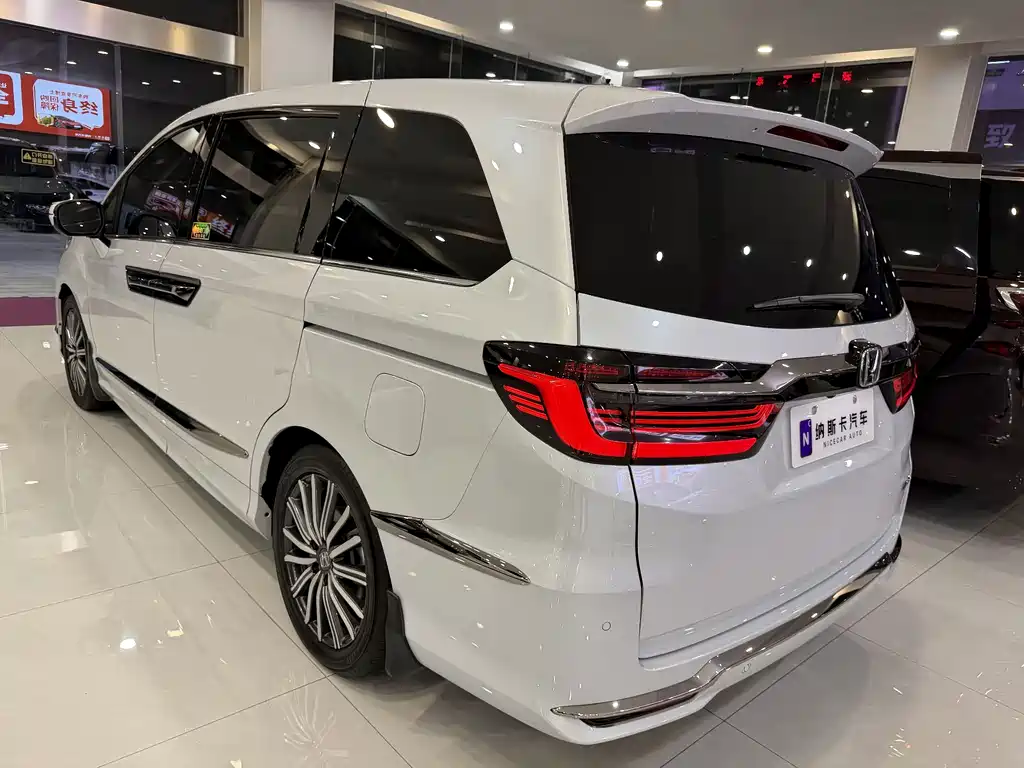 Elysion 2.0 L e:HEV Luxury