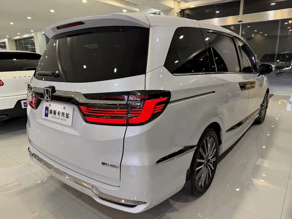 Elysion 2.0 L e:HEV Luxury