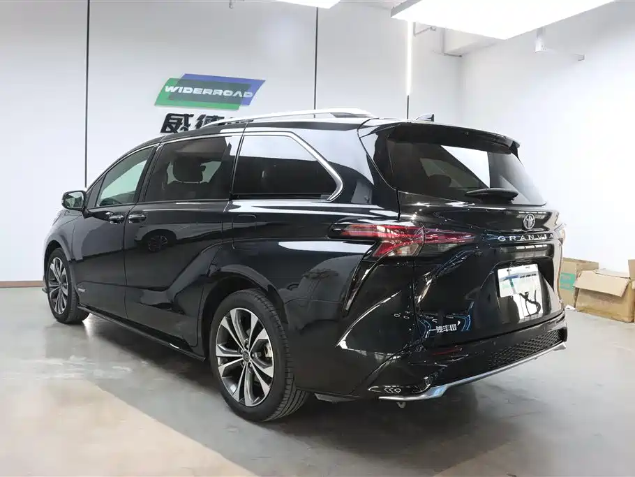 Granvia 2.5 L Hybrid Noble