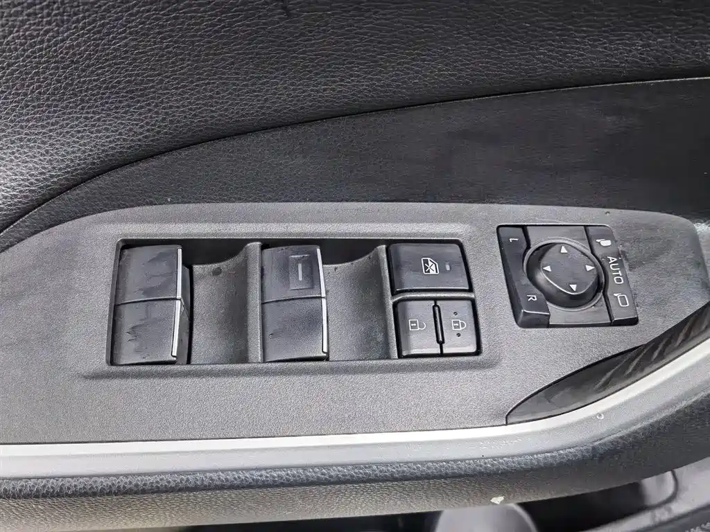 Wildlander 2.0 L CVT 2 WD Luxury PLUS