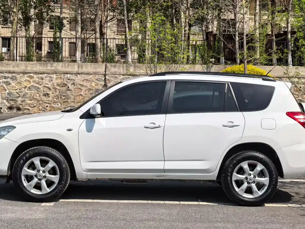 RAV4 Special Enjoyment 2.0 L Auto Classic