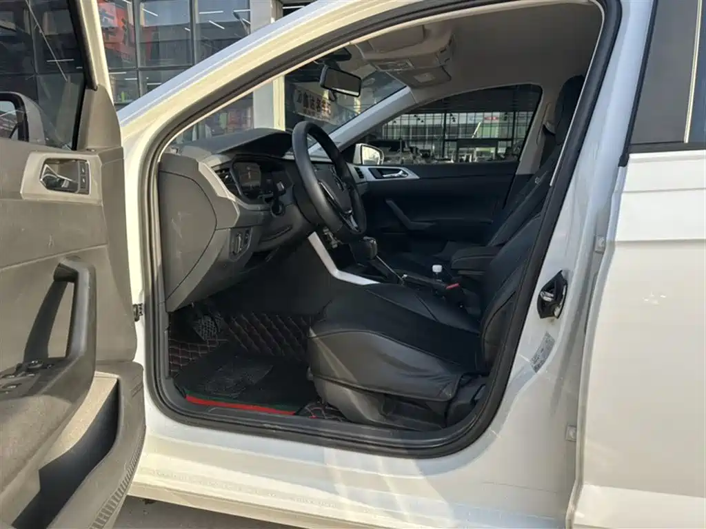 Polo Plus 1.5 L Auto Joyful Living